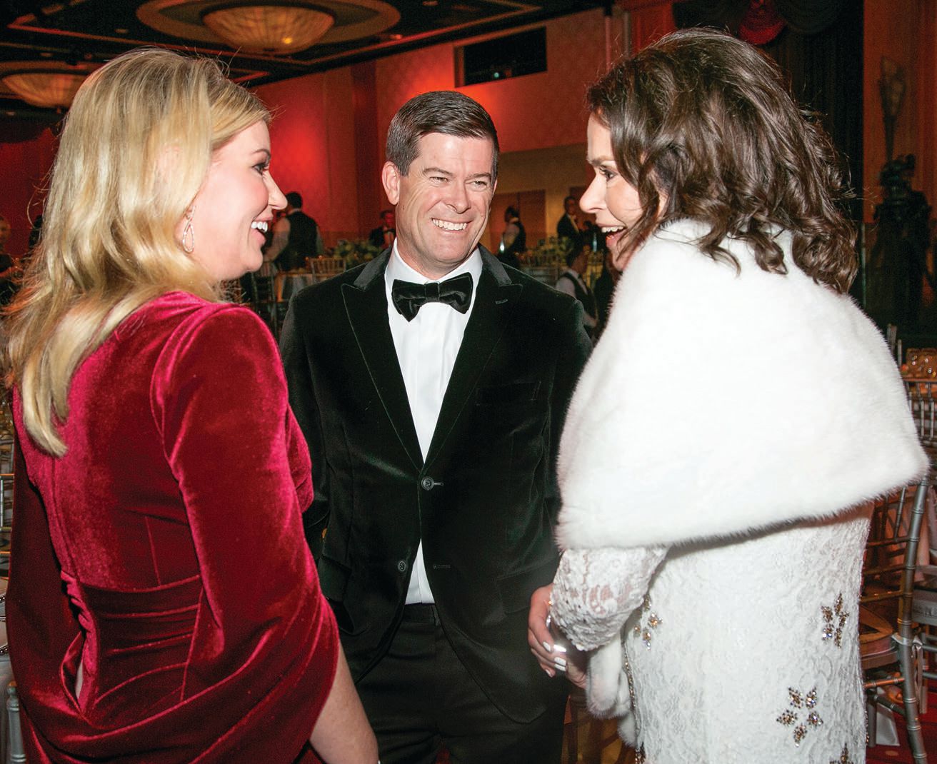 Children’s Champion honorees Jenny and Jeff Gross chatted with Kimberly C. Cripe, president and CEO of CHOC Children’s, at the CHOC Children’s Gala. PHOTO BY CARLA RHEA