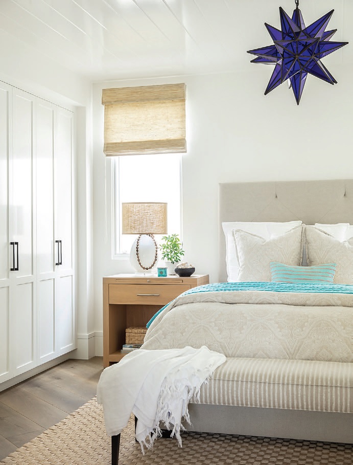 A custom star pendant in cobalt glass from Santangelo Lighting & Design hangs in thebeach-inspired guest room; PHOTOGRAPHED BY MANOLO LANGIS